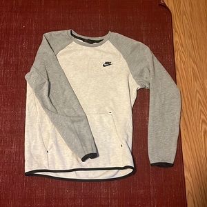 Nike mens crewneck sweatshirt